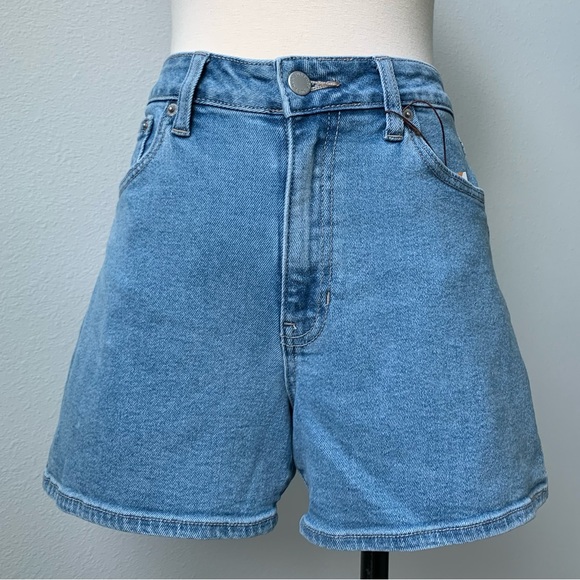 High Rise Mom Shorts - Medium Wash - Picture 5 of 8